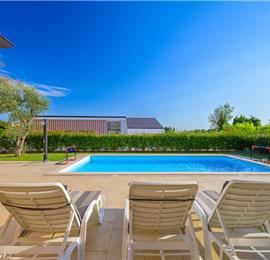 4 bedroom villa bedroom with pool, Svetvinčenat, Istria, sleeps 8